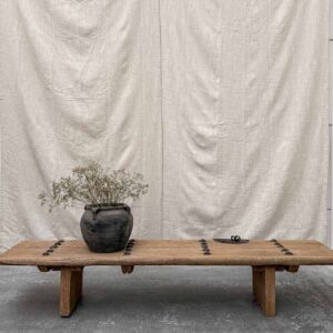 Eleganter Couchtisch aus Massivholz