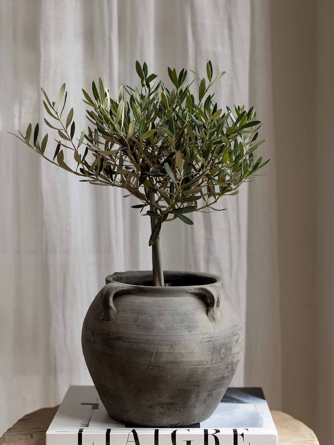 Antiker Tontopf mit Henkeln